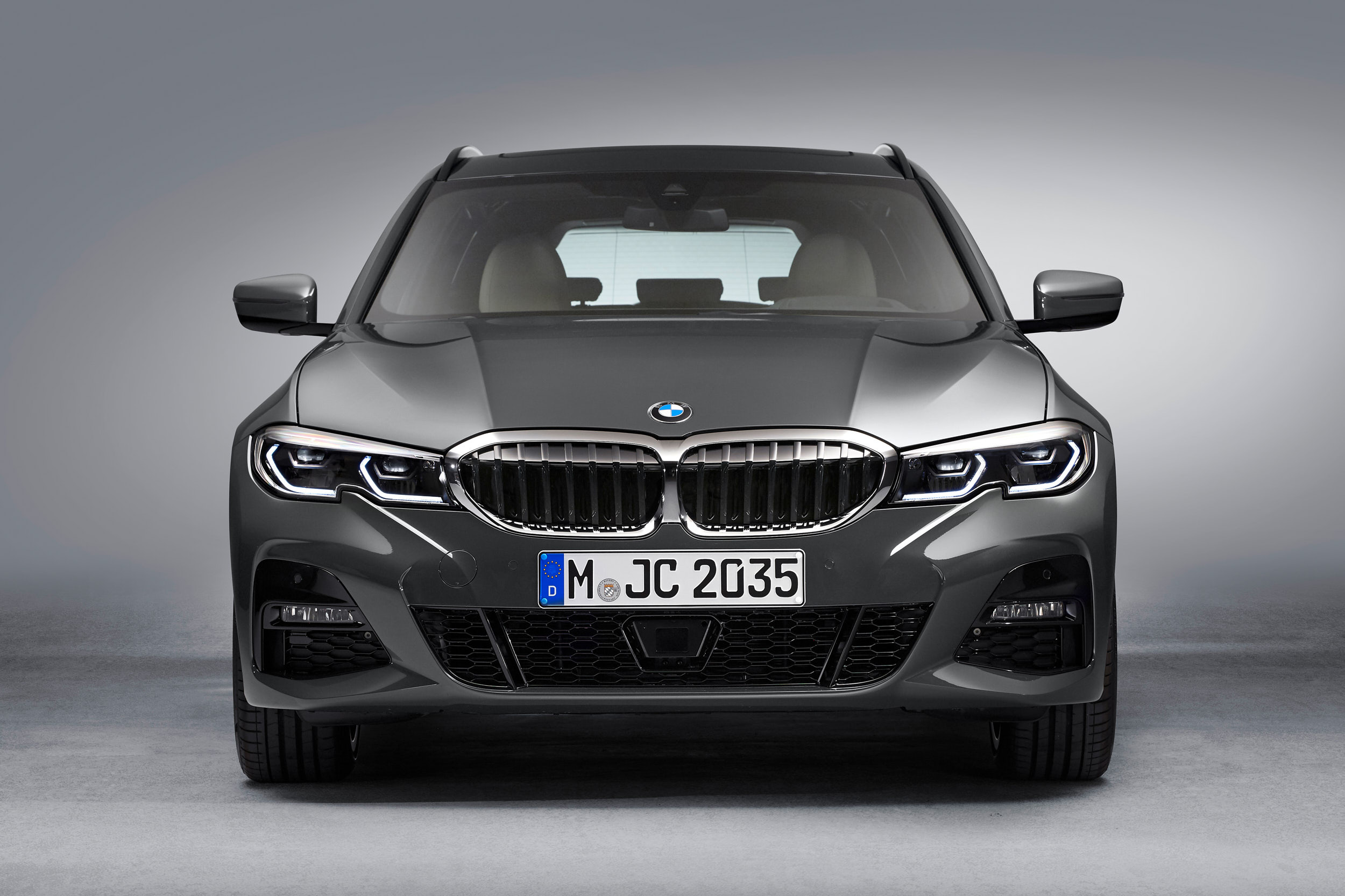06_0519_BMW_3Touring_EXT_Front_01_web
