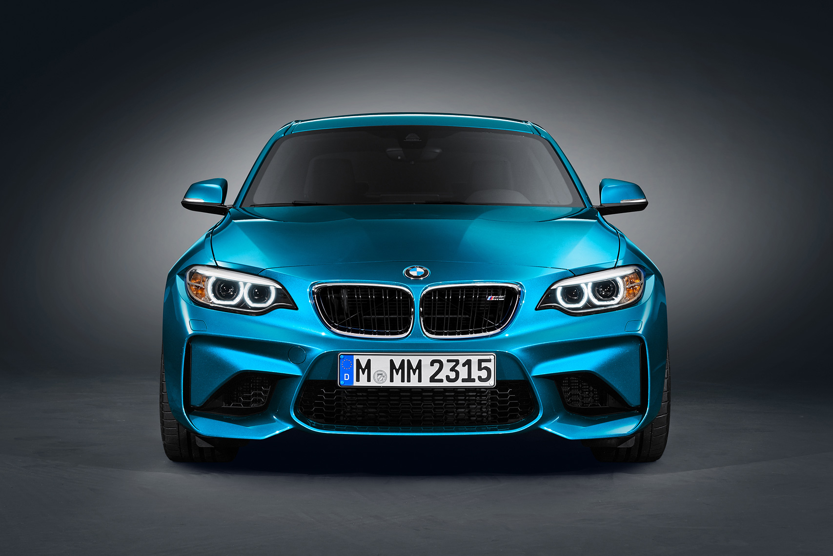 06_BMW-M2-Redaktionsshooting-Studio_Front