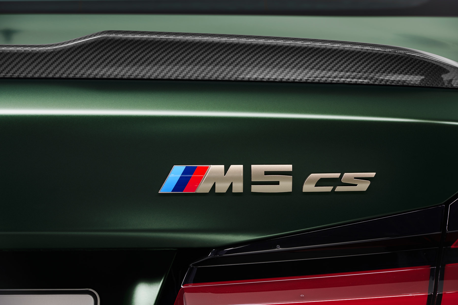 19_BMWM5_CS_Detail_Hecklogo